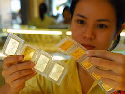 Vàng tăng mạnh, ngân hàng vẫn mua nhiều