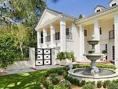 Ngọt ngào tổ ấm của nữ ca sĩ Hillary Duff