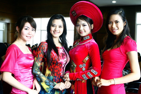 Hỏi chuyện thí sinh đi thi Hoa hậu