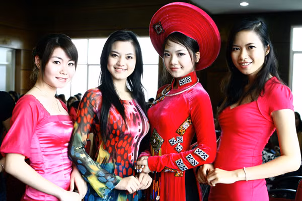 Hỏi chuyện thí sinh đi thi Hoa hậu