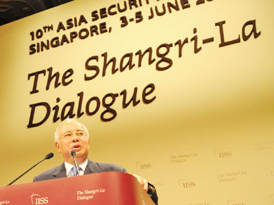 Bộ trưởng Phùng Quang Thanh gặp các đồng cấp Australia, Nhật Bản