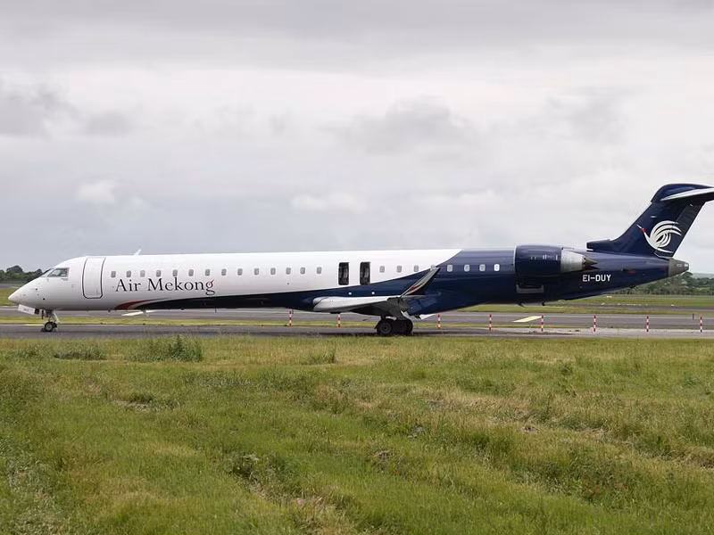 Máy bay có hình sếu đầu đỏ vừa được sơn thử