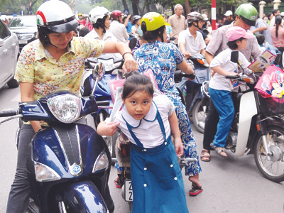 Trĩu nặng tiền trường