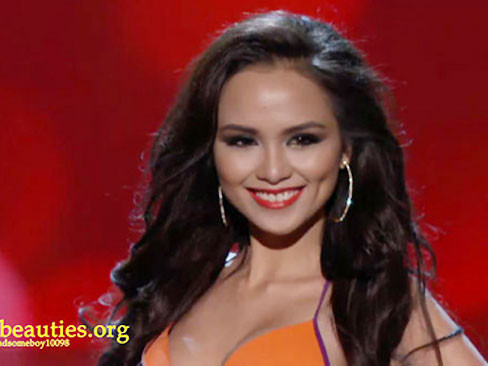 Diễm Hương gợi cảm đêm bán kết