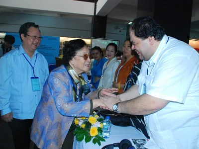 Tấm gương Việt Nam sẽ cổ vũ các dân tộc khác