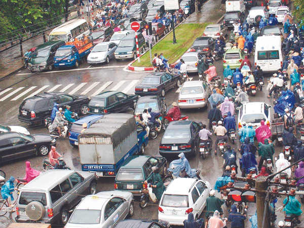 Đề xuất thu phí lưu hành ô tô, xe máy và thu phí vào nội đô giờ cao điểm khó khả thi