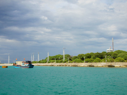 'Những cánh tay' nối Trường Sa với đất liền