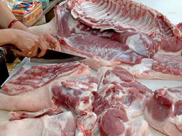 Dự trữ hàng chục tấn thịt heo bình ổn giá