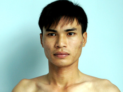 Ném con mới sinh vào tường vì vợ không 'chiều'