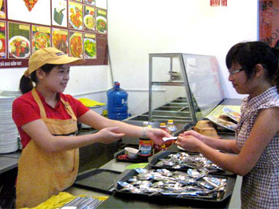 Cửa hàng cơm văn phòng đua nhau phá sản