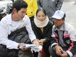 Lao động lâm cảnh khốn cùng khi về từ Nga