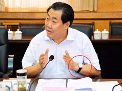 Trung Quốc xử “quan cười”