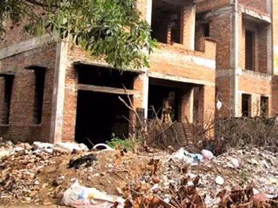 Ngẫm nhìn biệt thự bỏ hoang