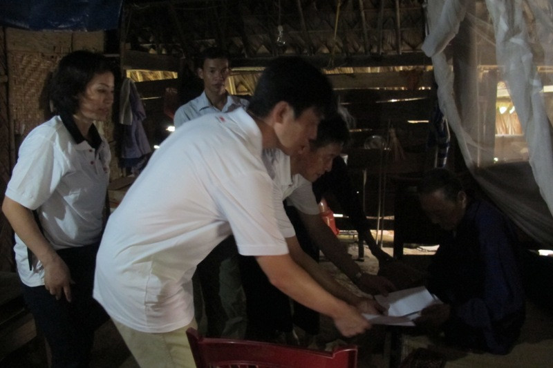 Hơn 300 triệu đồng cứu trợ đồng bào miền trung