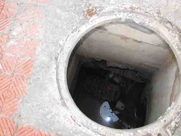 Gần 100 nắp hố ga biến mất