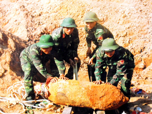 Hoá giải thành công quả bom nặng 450kg