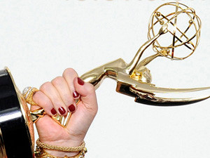 Nhặt được tượng vàng Emmy trong... bãi rác