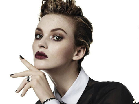 Siêu mẫu xứ bạch dương tung tẩy với đen và trắng