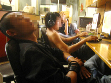 Cày game thâu đêm ở Sài Gòn