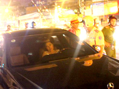 'Quý bà' mượn xế hộp bốn tháng không trả 'khổ chủ'!