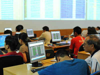 VN-Index và HNX-Index tiếp tục xanh điểm