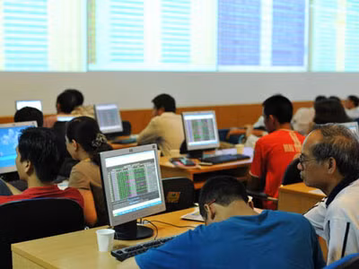 VN-Index và HNX-Index tiếp tục xanh điểm