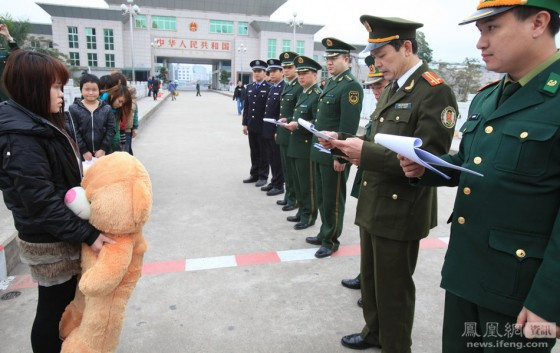 Giải thoát 17 thiếu nữ Việt bị bán sang Trung Quốc