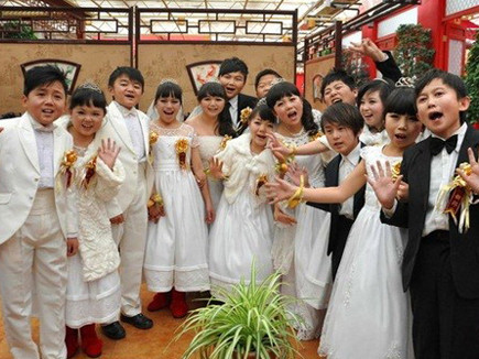 Đám cưới tập thể của… bảy cặp đôi tí hon