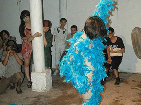 Văn học nghệ thuật: Đang vàng thau lẫn lộn