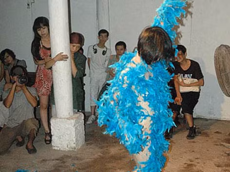 Văn học nghệ thuật: Đang vàng thau lẫn lộn