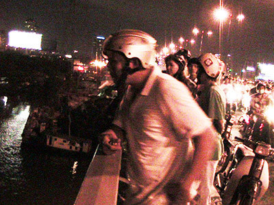 Cứu sống một thiếu nữ nhảy cầu Sài Gòn