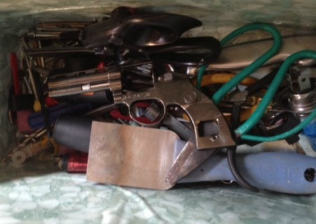 Bị truy nã vẫn lên Facebook bán quần áo