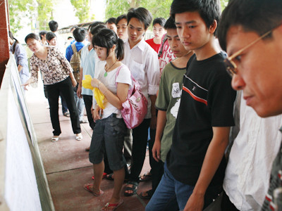 Hơn 80 trường công bố điểm thi