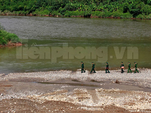 Vượt núi, băng rừng tuần tra biên giới Việt - Trung