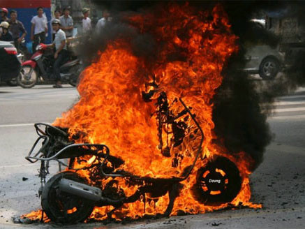 Bộ trưởng Khoa học Công nghệ: Tiếp tục điều tra cháy xe