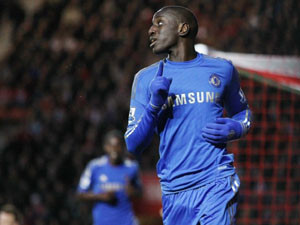 Arsenal hỏi mua kẻ bị Mourinho ruồng bỏ