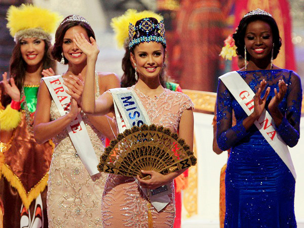 Mỹ 'thấy sang bắt quàng làm họ' với tân Hoa hậu thế giới