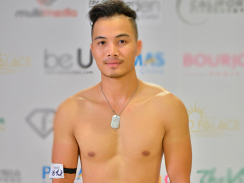 Next Top Model: 'Bản sao' Trần Lập khoe body vạm vỡ