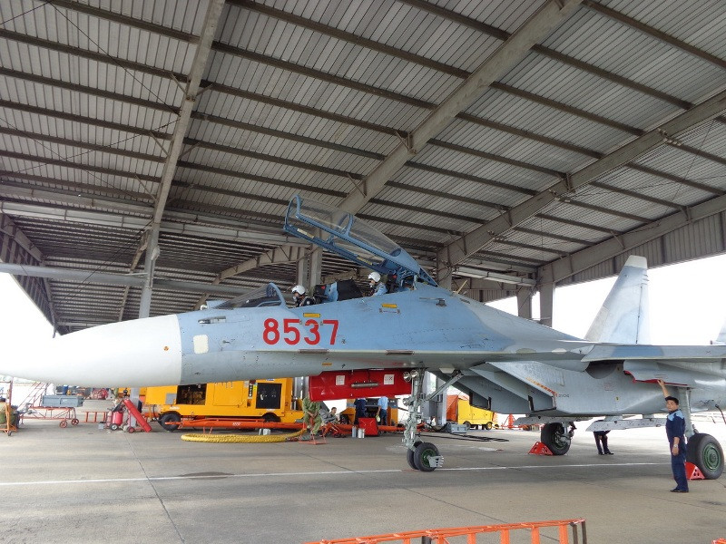 Oai hùng Su 30MK2 diễn tập bắn ném
