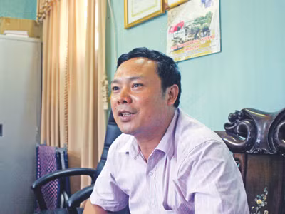 Bí thư xã bị tố gian lận: Vừa họp hội đồng vừa... thi bổ túc