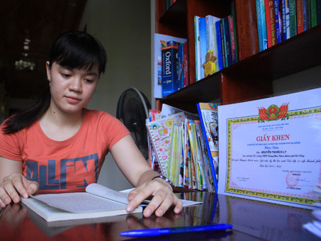 Hai nữ sinh đạt điểm 10 môn Văn