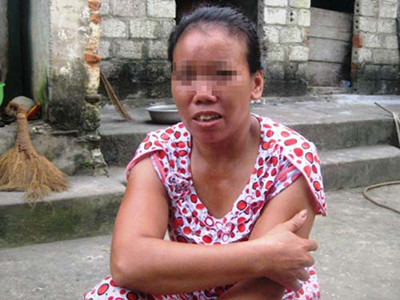 Cô giáo đưa học sinh lớp 8 vào quán karaoke 'tiếp khách'