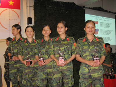 Nữ xạ thủ đặc công