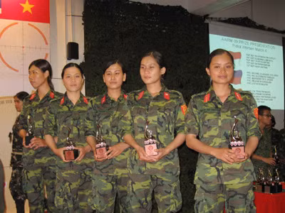 Nữ xạ thủ đặc công