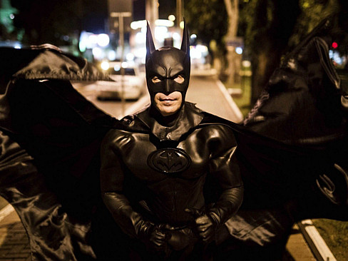 Cảnh sát đóng giả ‘người dơi’ bắt cướp