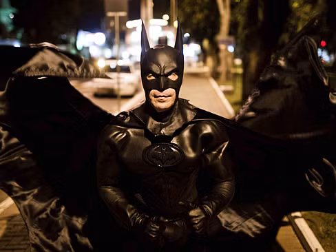 Cảnh sát đóng giả ‘người dơi’ bắt cướp