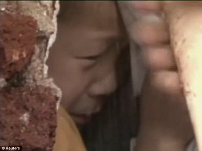 Kẹt giữa hai bức tường