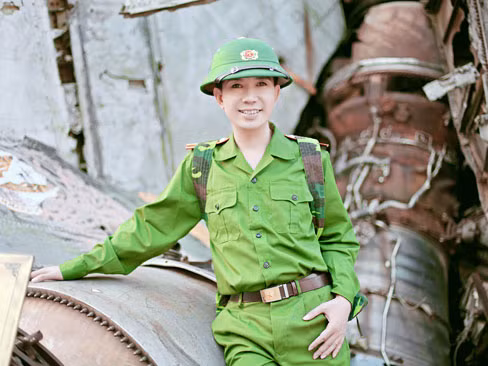 'Bà tám showbiz' Long Nhật tử tế trở lại