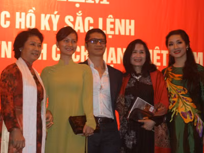 Qua rồi thời tự hào phim nhà nước
