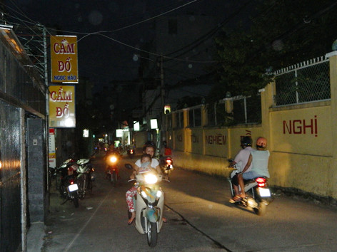 Đèn đường gắn để… ngắm chơi